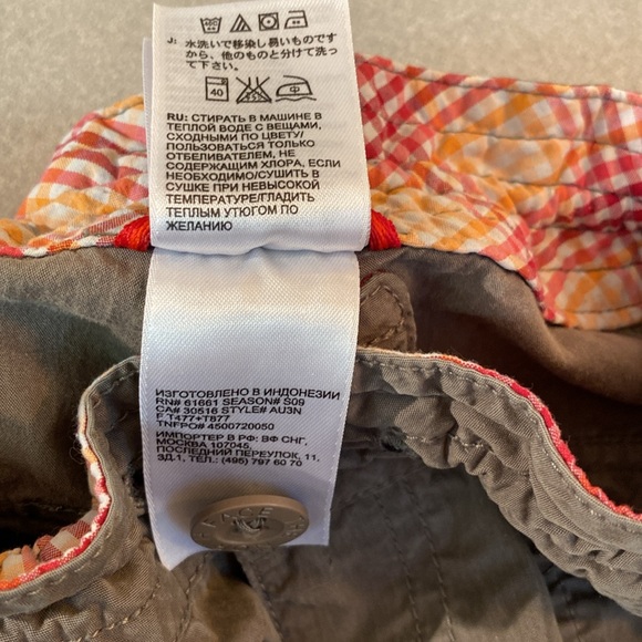 The North Face - active khaki capri pants. Size 8 - Picture 5 of 10